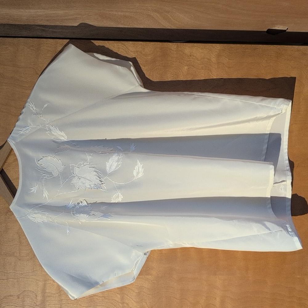 Embroidered Top - Picture 4 of 6